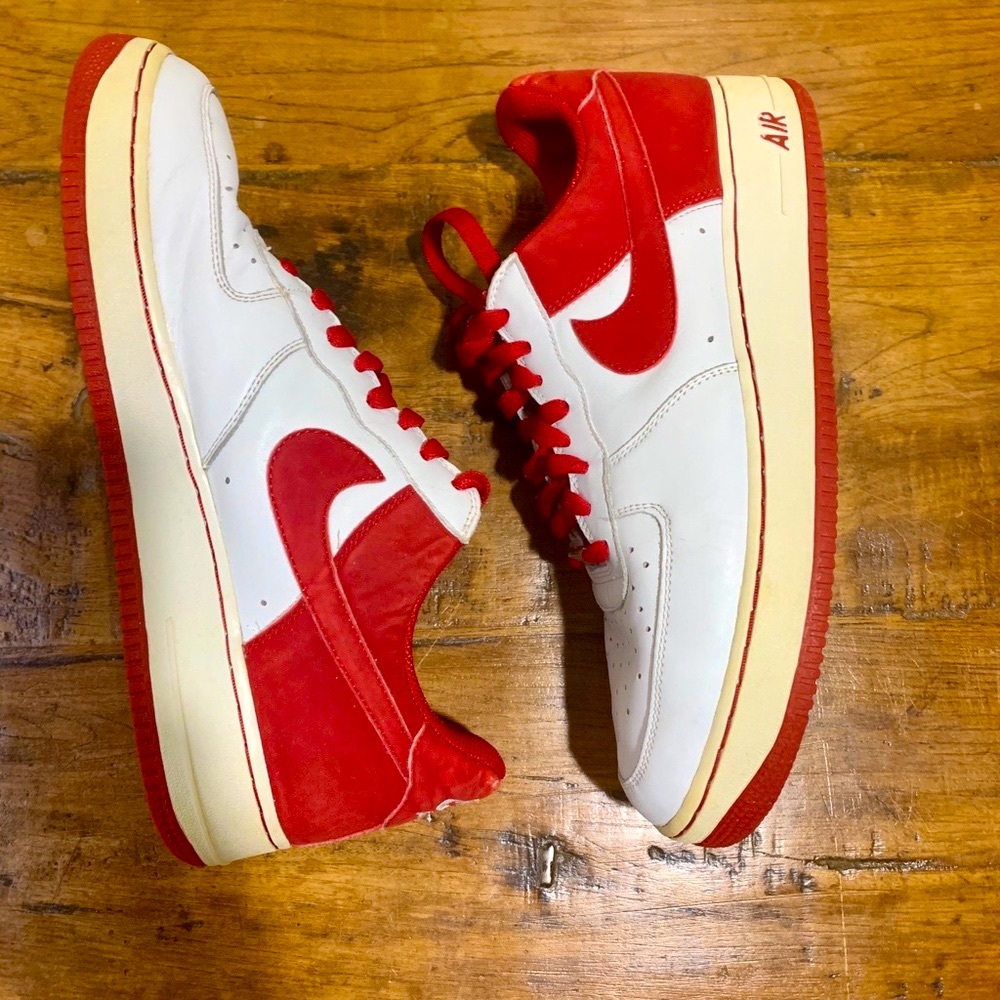 Nike Air Great Condition White/ Red Sneakers